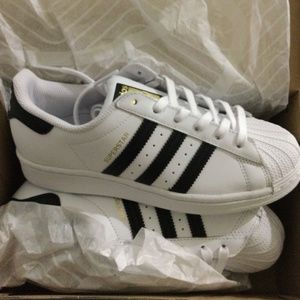 Adidas original womens superstar sneaker